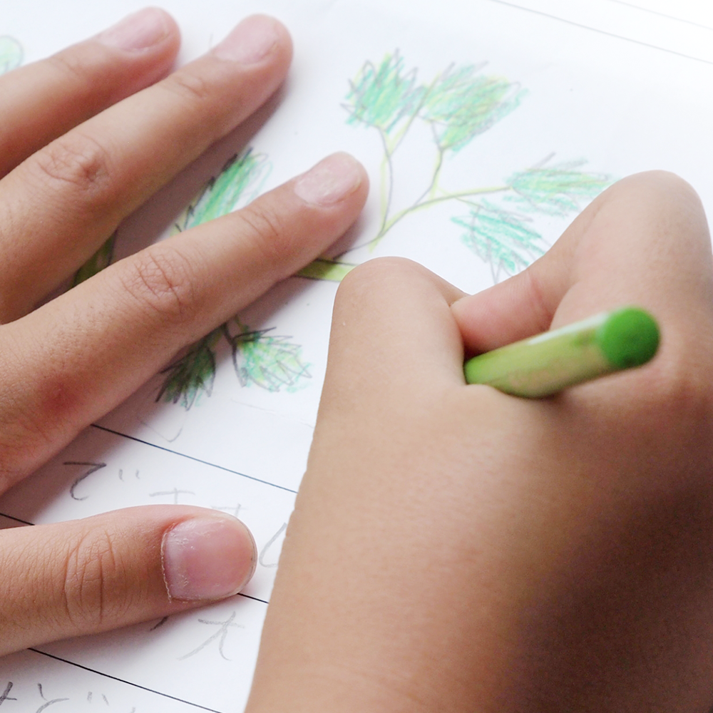 子どもがおえかき